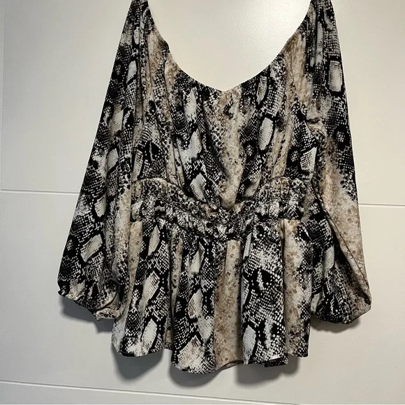 Design Lab | Off Shoulder Snake Print Blouse - Picture 8 of 12